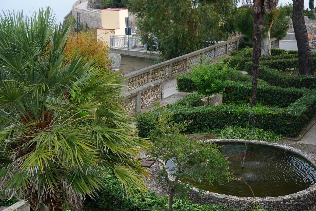 Hotel Villa Souvenir Forza d'Agro Luaran gambar