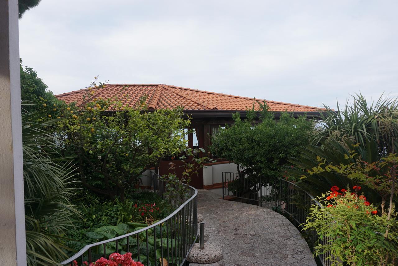Hotel Villa Souvenir Forza d'Agro Luaran gambar